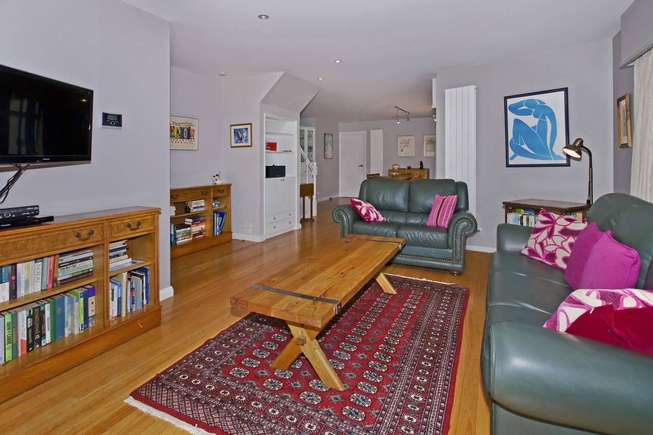 Riverside Villa - In The City By The River! Nelson Esterno foto