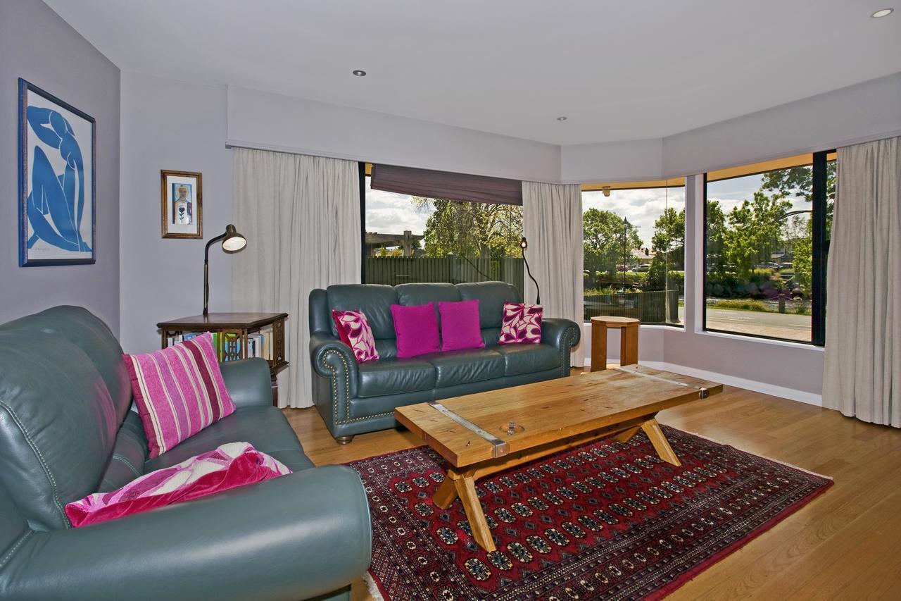 Riverside Villa - In The City By The River! Nelson Esterno foto