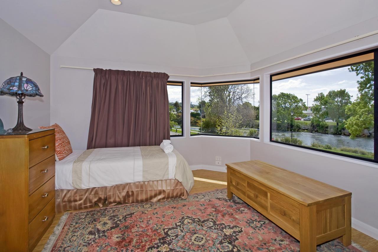 Riverside Villa - In The City By The River! Nelson Esterno foto