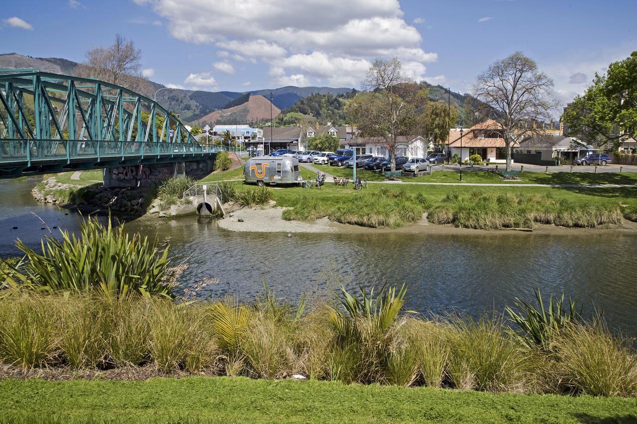 Riverside Villa - In The City By The River! Nelson Esterno foto